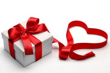 valentine-valentines-day-romantic-heart-gift-love-box-present-belt-boxes-bow-1024x683